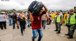 UNA PEQUEÑA MINORÍA DE VENEZOLANOS CRUZARON LA FRONTERA PARA REGRESARSE A SUS HOGARES