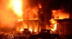 Al menos 70 muertos y 55 heridos dejó un incendio en un barrio antiguo de Dacca en Bangladesh
