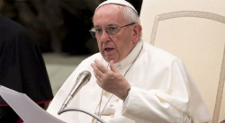 SEMANA SANTA INÉDITA PARA EL PAPA, SIN PROCESIONES Y MUCHOS CURAS MUERTOS E INFECTADOS