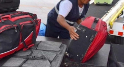 Acomodador de equipaje ebrio se duerme y acaba en Chicago