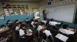 ADVIERTEN QUE MÁS DE 100 MIL EDUCADORES HAN SALIDO DEL SISTEMA