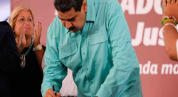 Presidente firmó contrato colectivo de trabajadores del sector educativo