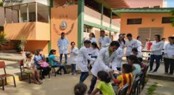 ESTUDIANTES DE MEDICINA BRINDAN ATENCIÓN A PERSONAS DE BAJOS RECURSOS EN TRUJILLO