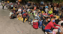 REGRESAN 95 MIL MIGRANTES Y OTROS 42 MIL ESPERAN AUTORIZACIÓN