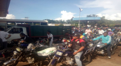 Motorizados surtieron solo 5 litros de gasolina  