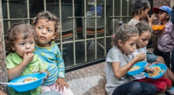 SIN ESCUELA Y SIN COMIDA: EL RIESGO DE LOS NIÑOS LATINOAMERICANOS POR EL COVID-19