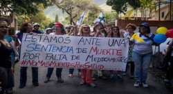 “NO ESTOY ENFERMO PORQUE QUIERO”: VENEZOLANOS CON ENFERMEDADES CRÓNICAS PIDEN MEDICAMENTOS