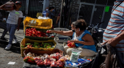 POR LOS ALTO COSTOS LOS VENEZOLANOS COMPRAN POCO Y HACER MERCADO ES UN DOLOR DE CABEZA