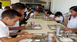 CARNE Y POLLO DESAPARECEN DEL PROGRAMA DE ALIMENTACIÓN ESCOLAR EN EL PAÍS