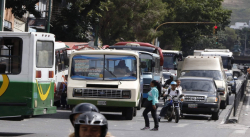 Transportistas afirman que aumentarán a mil bolívares el pasaje