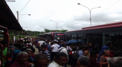 INDÍGENAS Y HABITANTES DEL EJE CARRETERO NORTE SON MALTRATADOS POR LOS TRANSPORTISTAS