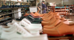 FÁBRICAS DE CALZADO TRABAJAN AL 10% DE SU CAPACIDAD