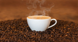 TOMAR BEBIDAS CALIENTES AUMENTA EL RIESGO DE CÁNCER DE ESÓFAGO