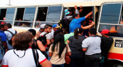 AMAZONENSES PREFIEREN SACRIFICARSE CAMINANDO PARA NO GASTAR EL EFECTIVO
